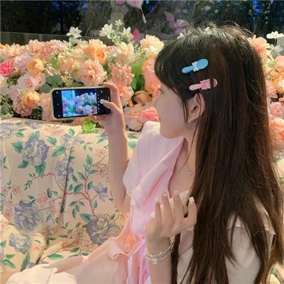 芒果和红色轮椅
